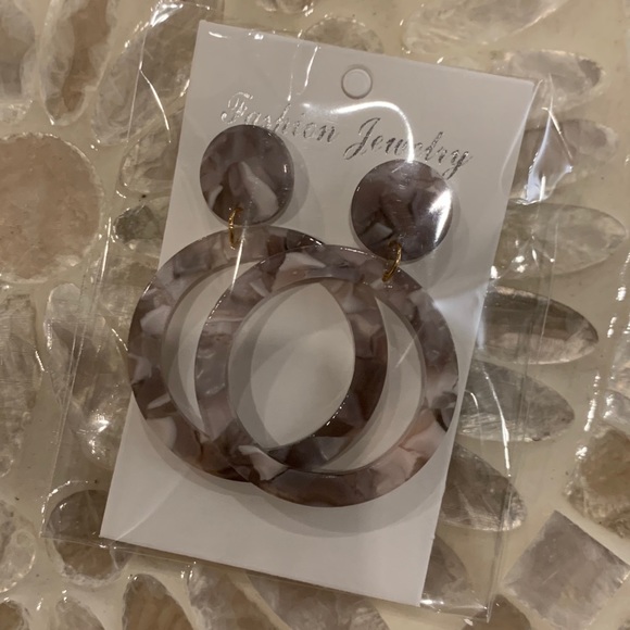 Colorful acrylic earrings-9 pairs for $10.00 - Picture 4 of 9